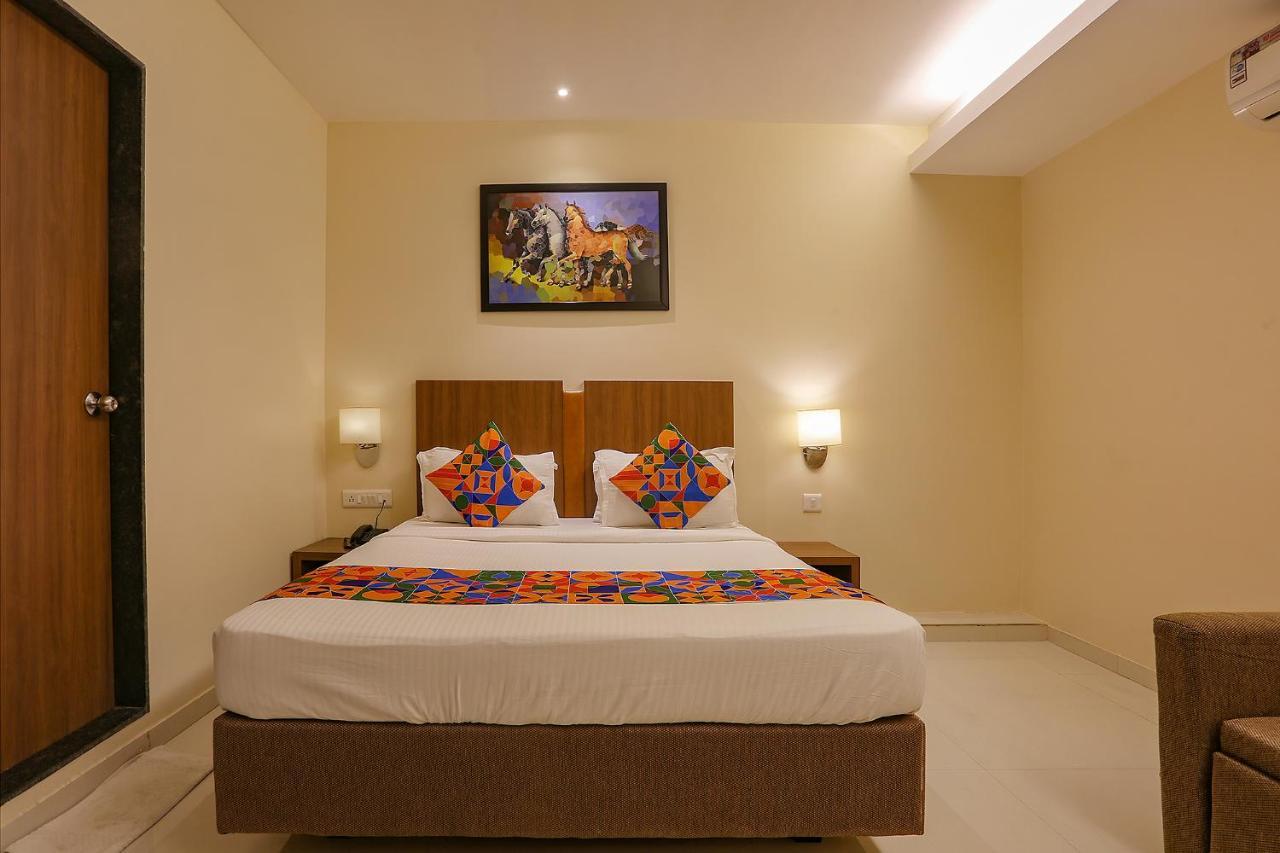 Fabhotel Royal International Mumbai Exteriör bild